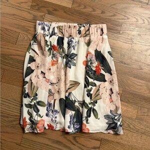 Show me your MuMu LIKE NEW Floral Print Women's Skirt